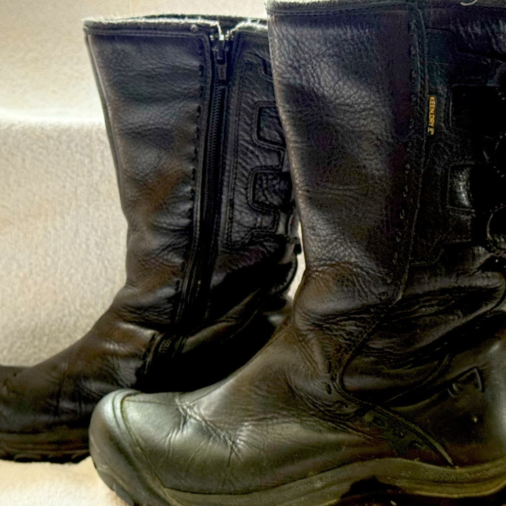 Keen Women’s Leather Winter Boot Size 7